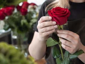 Розы Эквадор — длинный стебель 50-200 см и крупный плотный бутон